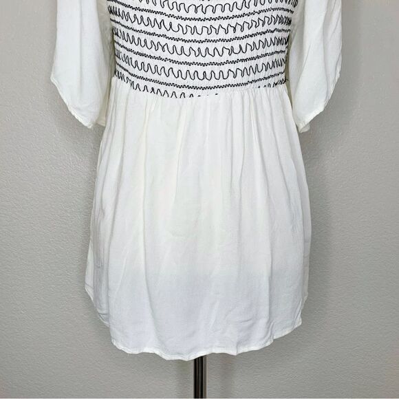 Doe & Rae Women’s Size Large Boho Embroidered Smocked Top - Picture 8 of 12